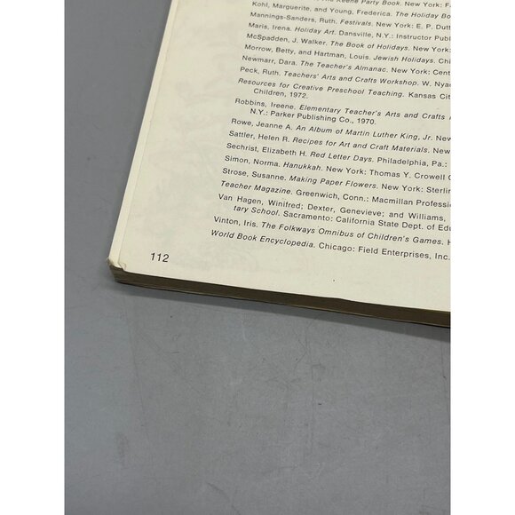 A Pumpkin in a Pear Tree Creative ideas Holiday fun book copyright 1976 READ - Picture 3 of 6